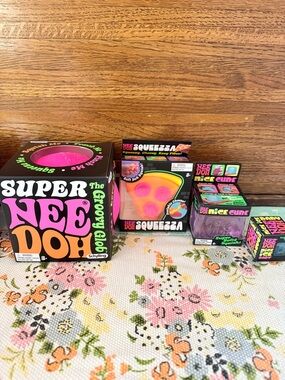 Needoh•Pink Groovy Glob•squeeza•nice cube•nice baby